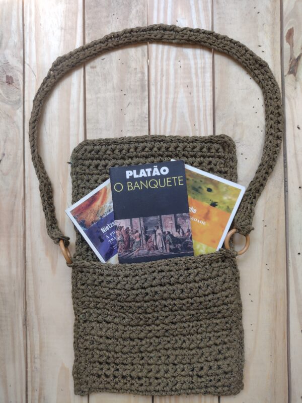 Bolsa tira colo crochê - Lua Nova cor verde musgo - Image 4