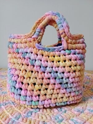 Bolsa cesto de mão pequena- colorida