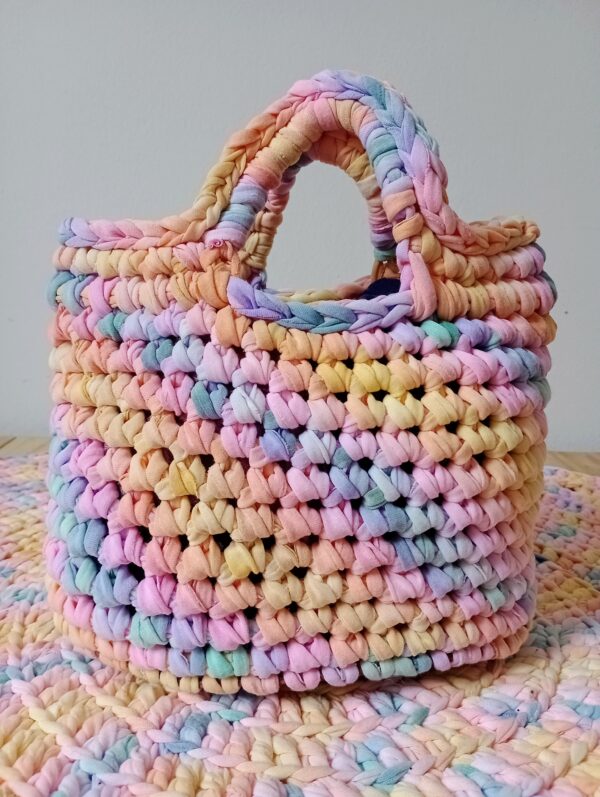 Bolsa cesto de mão pequena- colorida