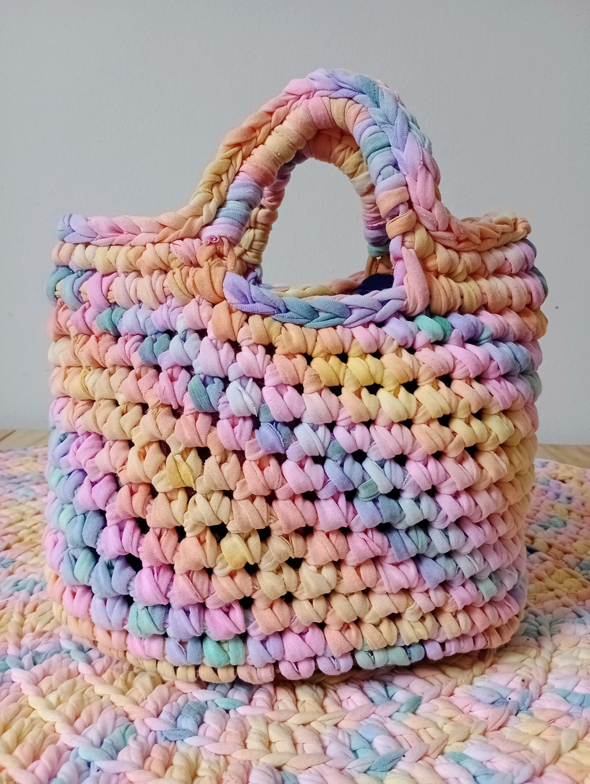 Bolsa cesto de mão pequena- colorida