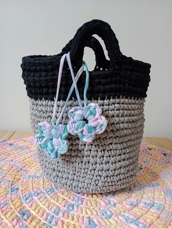 Bolsa cesto de mão pequena - preto e cinza