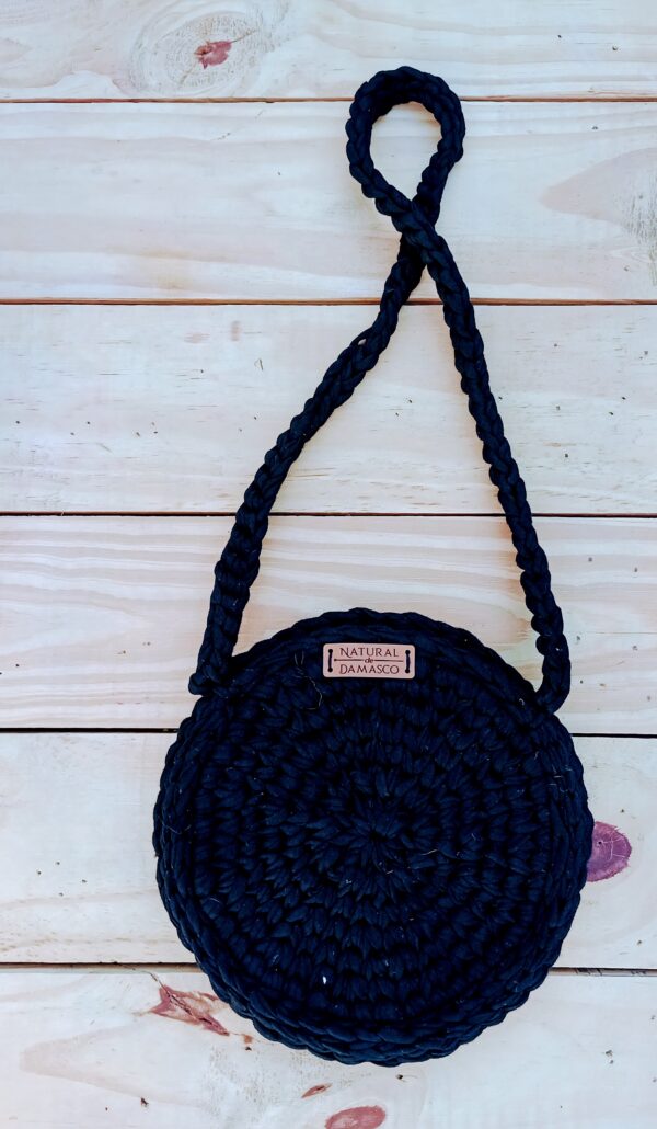 Bolsa tira colo de crochê -  Lua Minguante na cor preto