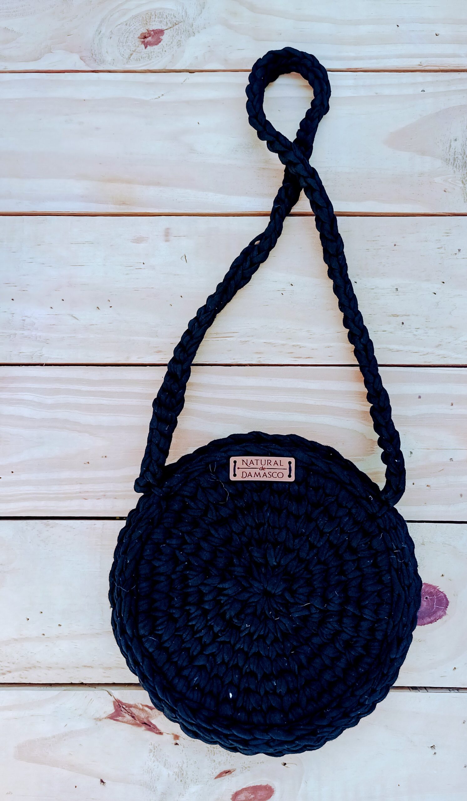 Bolsa tira colo de crochê -  Lua Minguante na cor preto