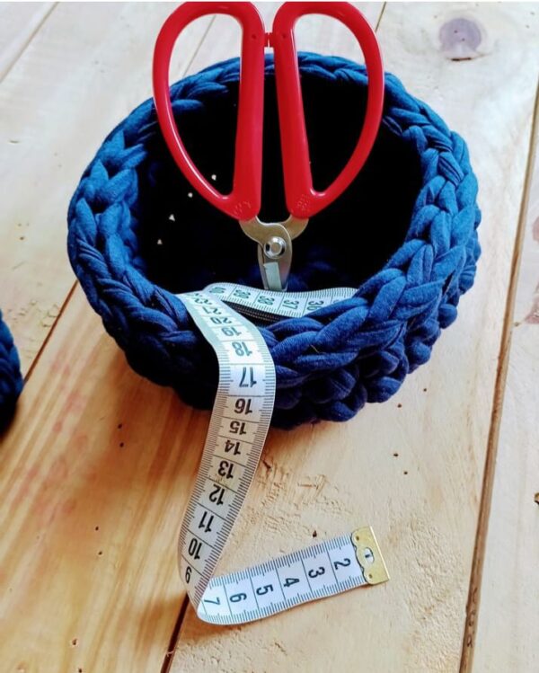 Bolsa feminina de crochê clássica - tira colo na cor azul marinho - Image 3