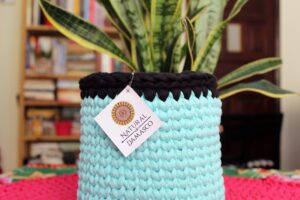 Cachepot azul bebê com borda preta