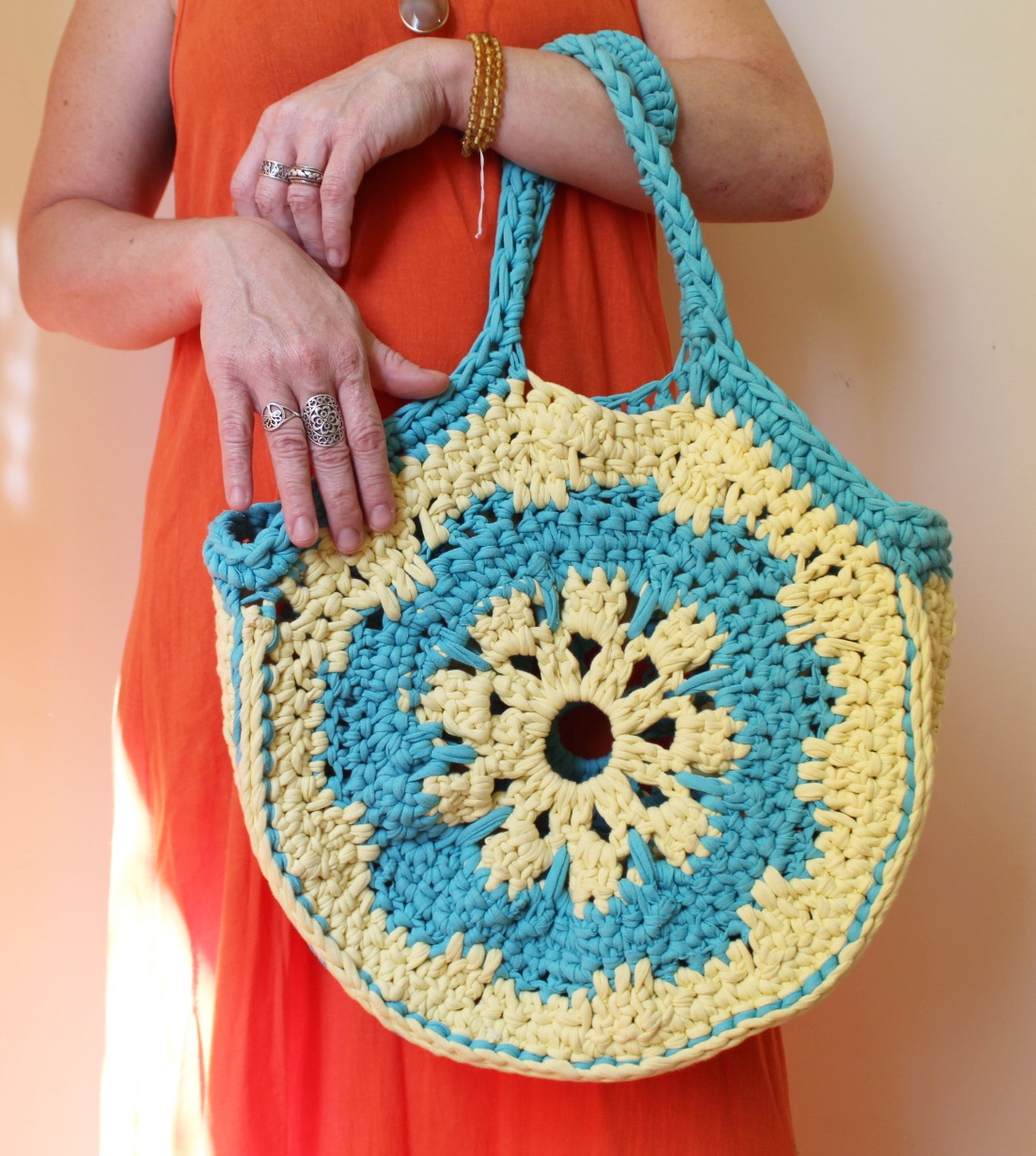 Bolsa Lua Cheia duo de cores azul e amarelo