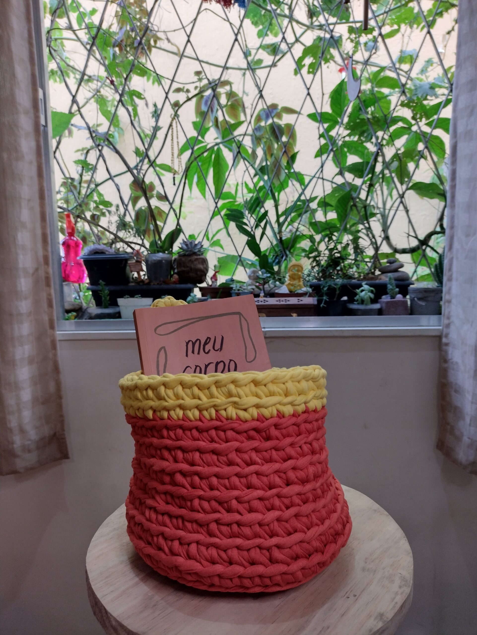 Cachepot com alça duo de ton laranja e amarelo