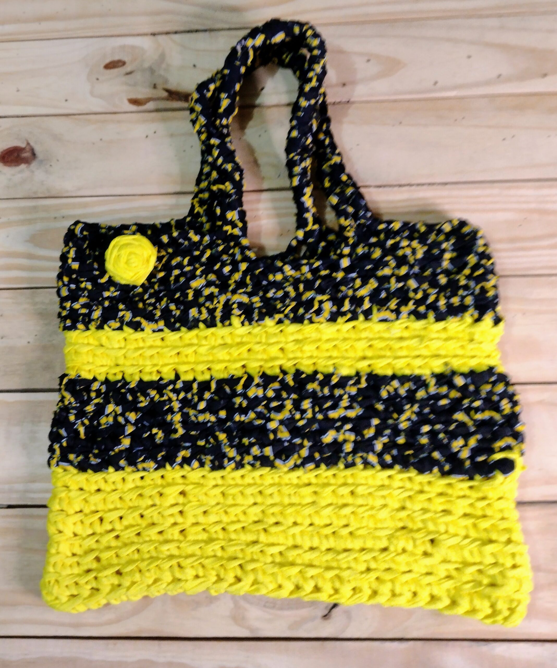 Bolsa Mulher Esqueleto duo de cores amarelo e estampa amarelo e preto