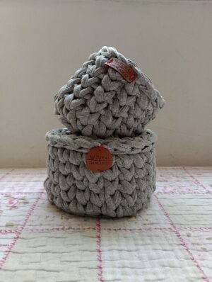 **Mini Cachepot Natural de Damasco – Praticidade e Consciência para Pequenos Espaços**