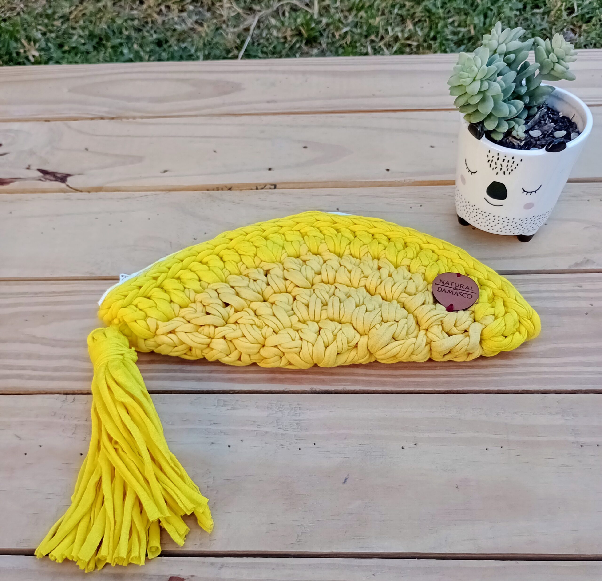 Cluth Meia Lua em tons de amarelo