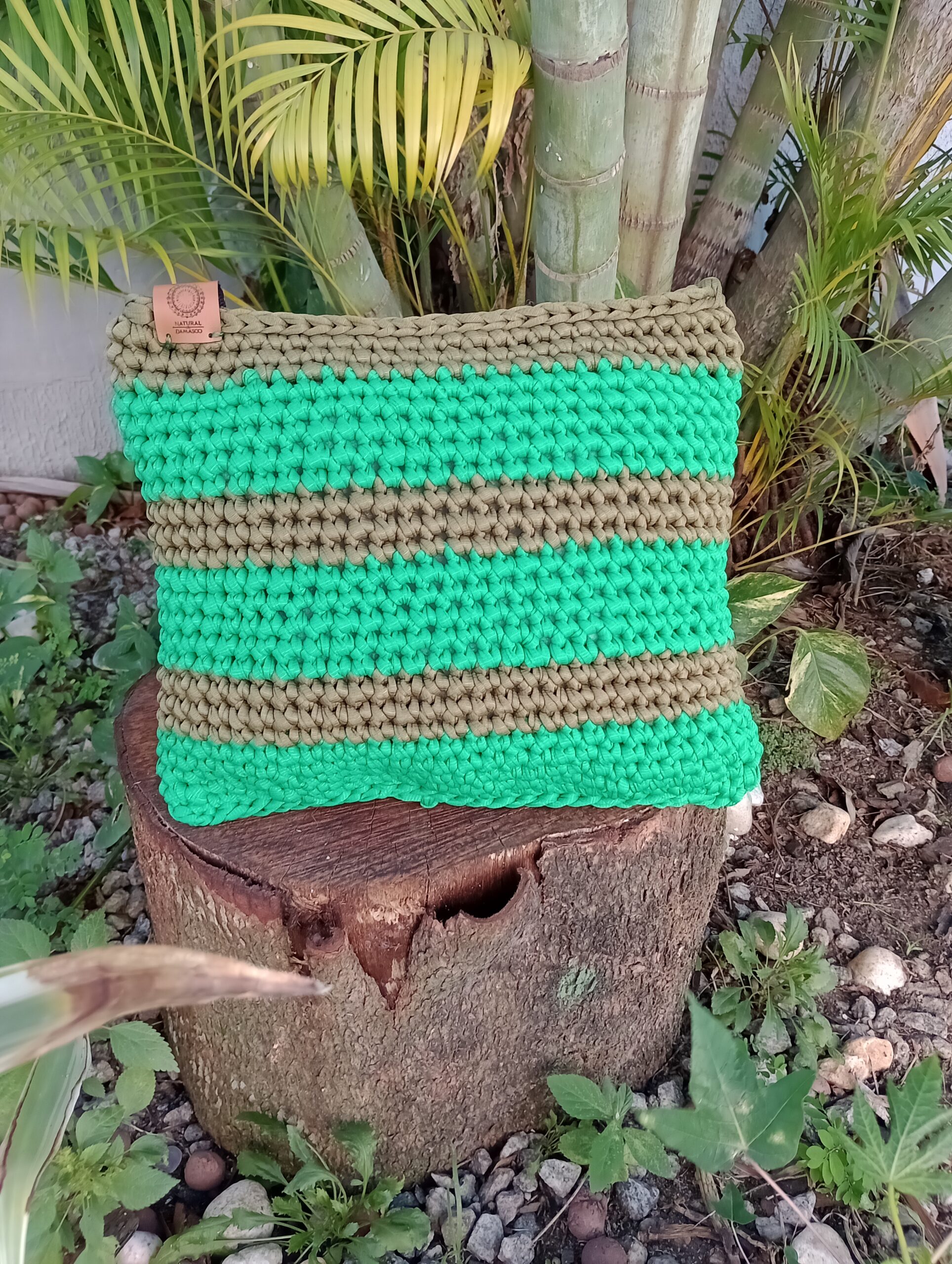 Almofada de Crochê em Fio de Malha - tons de verde
