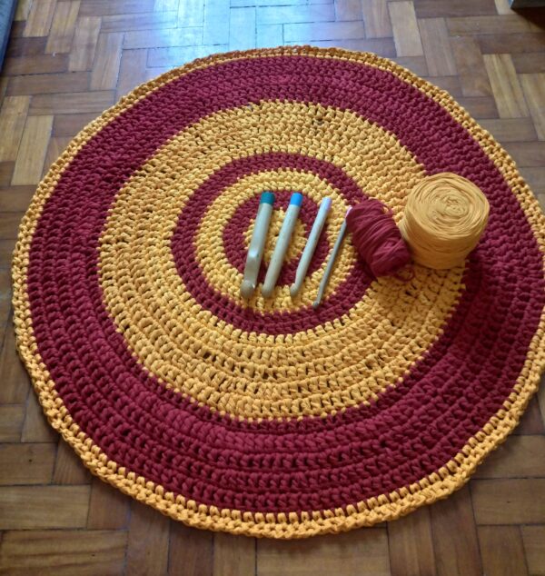 Tapete redondo de crochê duo de cores vermelho e laranja 100x100