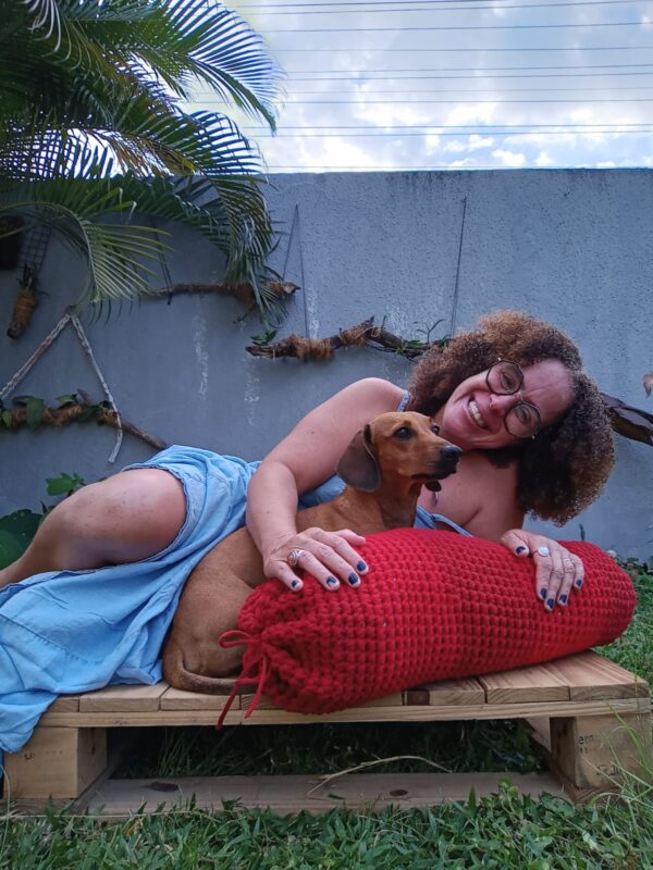 Almofada de Crochê em Fio de Malha - na cor vermelho - Image 5