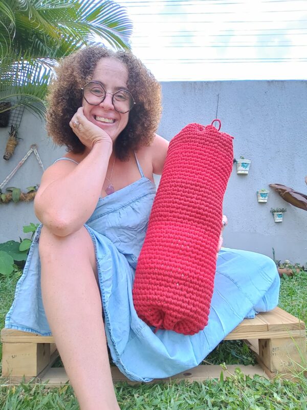 Almofada de Crochê em Fio de Malha - na cor vermelho