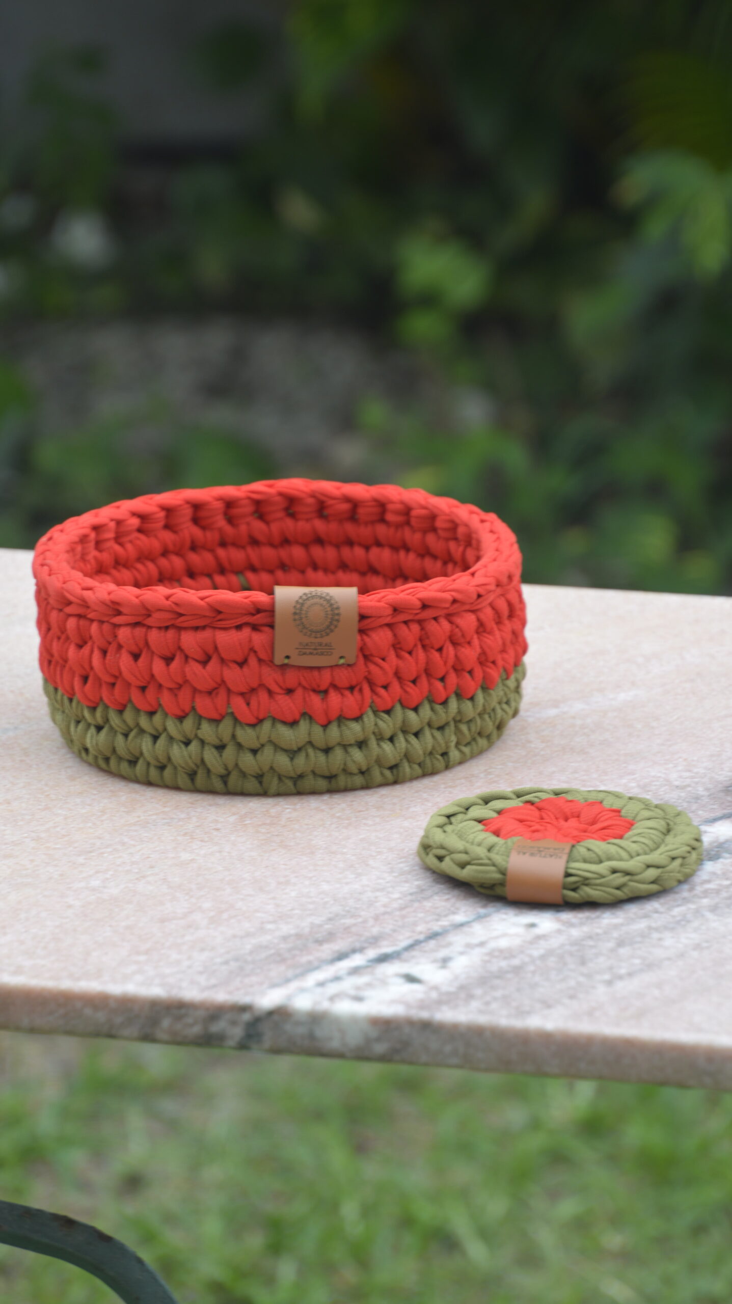 Cachepô Redondo Médio (15cm) Verde Musgo e Vermelho com Base de MDF – Natural de Damasco