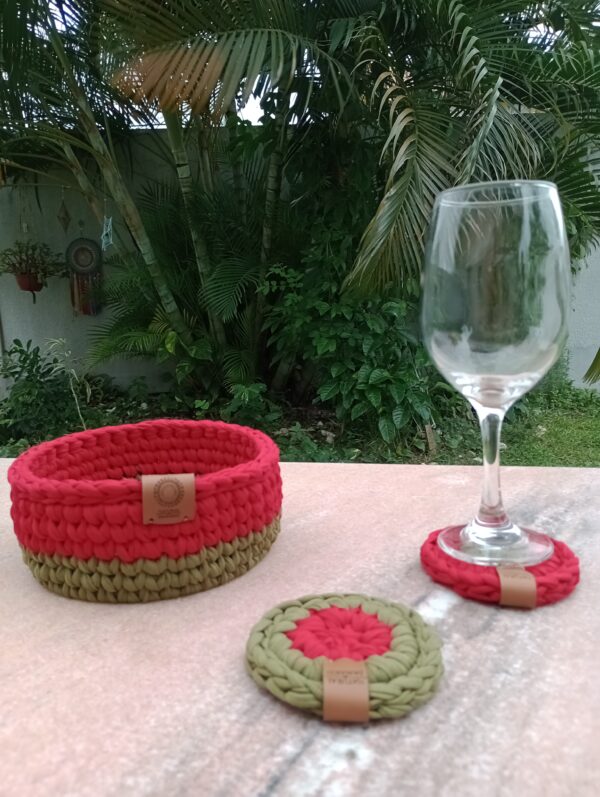 Porta-Copos de Crochê em Fio de Malha da Natural de Damasco/ vermelho e verde musgo - Image 7