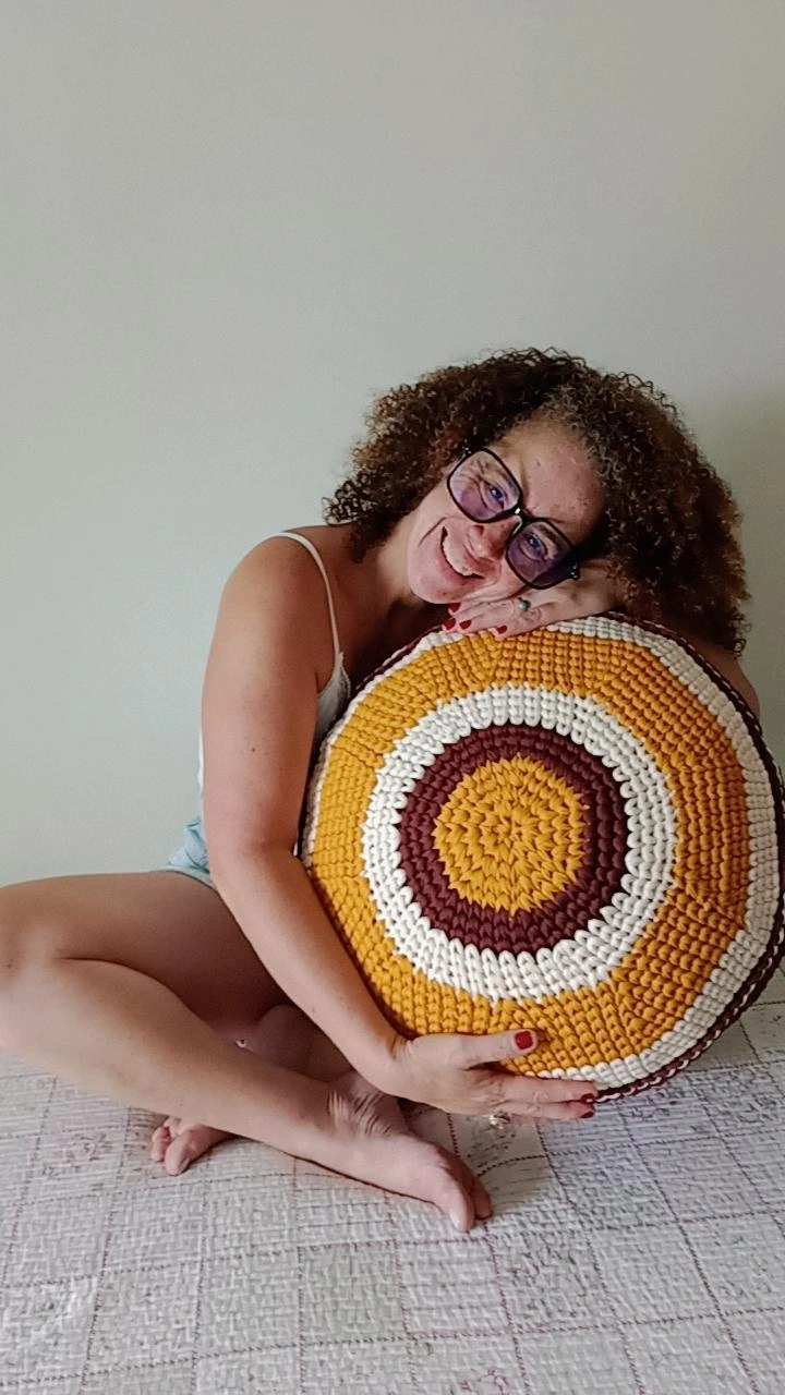 Almofada estilo puff palheta terrosa