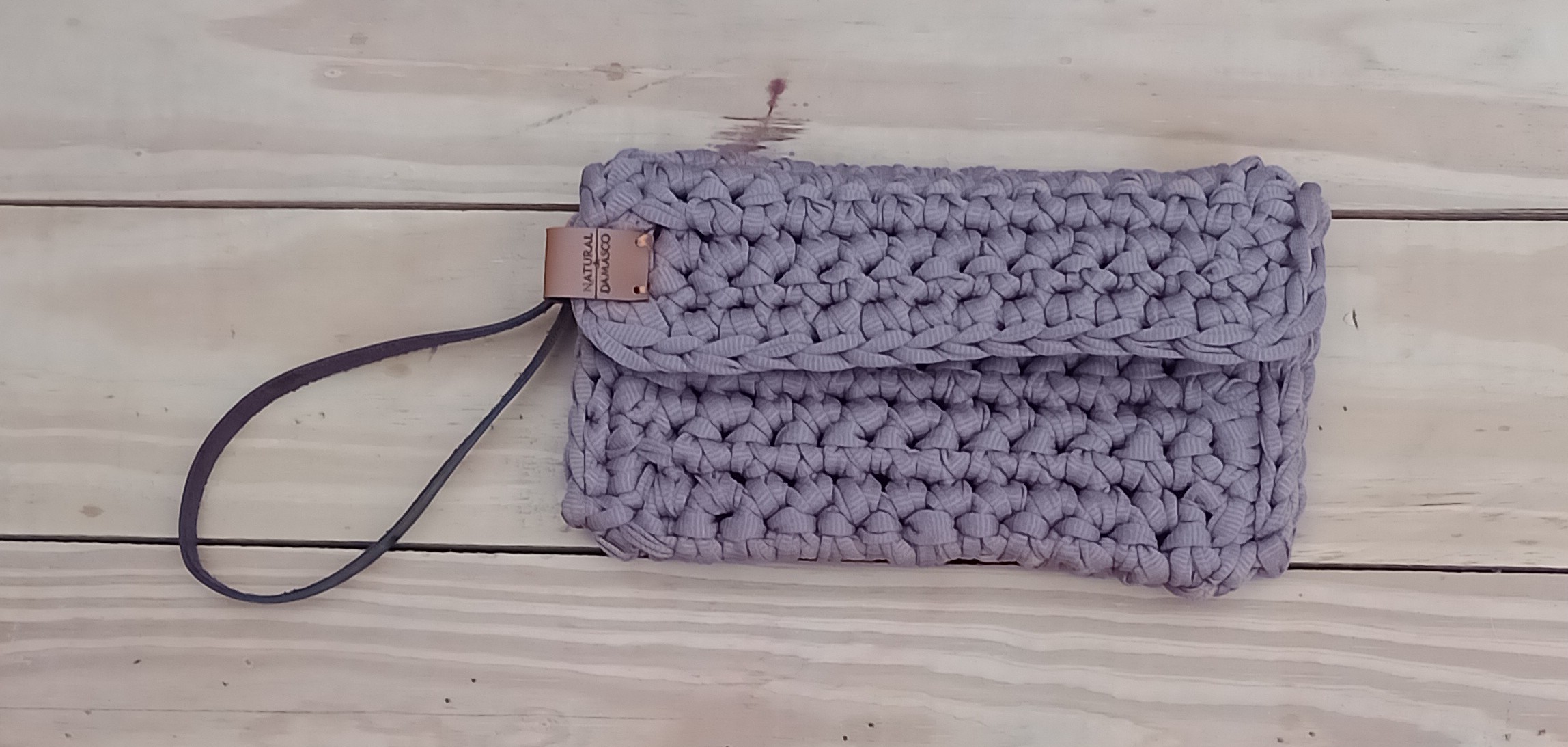 Clutch de Crochê com Alça de Couro - Natural de Damasco