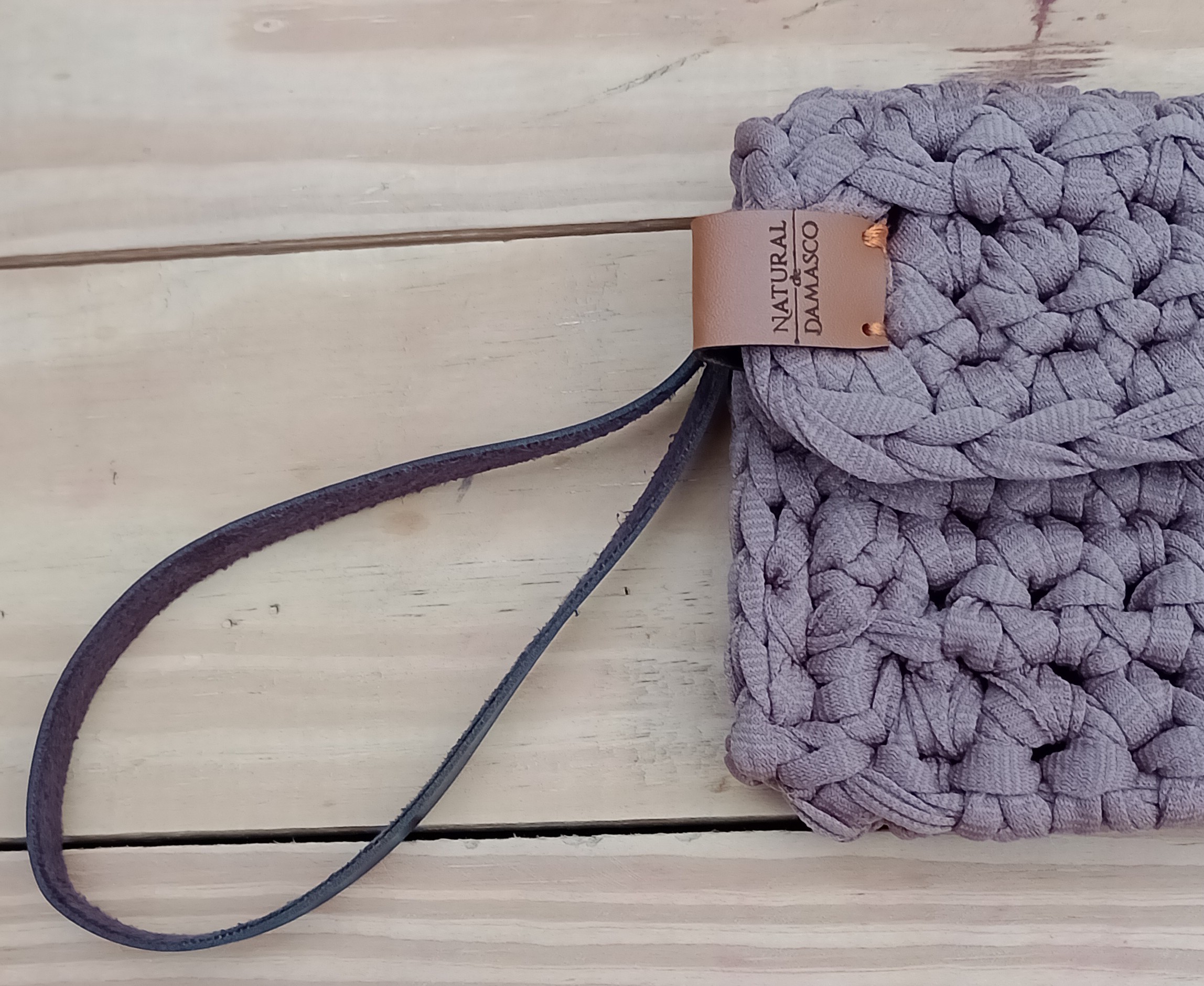 Clutch de Crochê com Alça de Couro - Natural de Damasco - Imagem 3