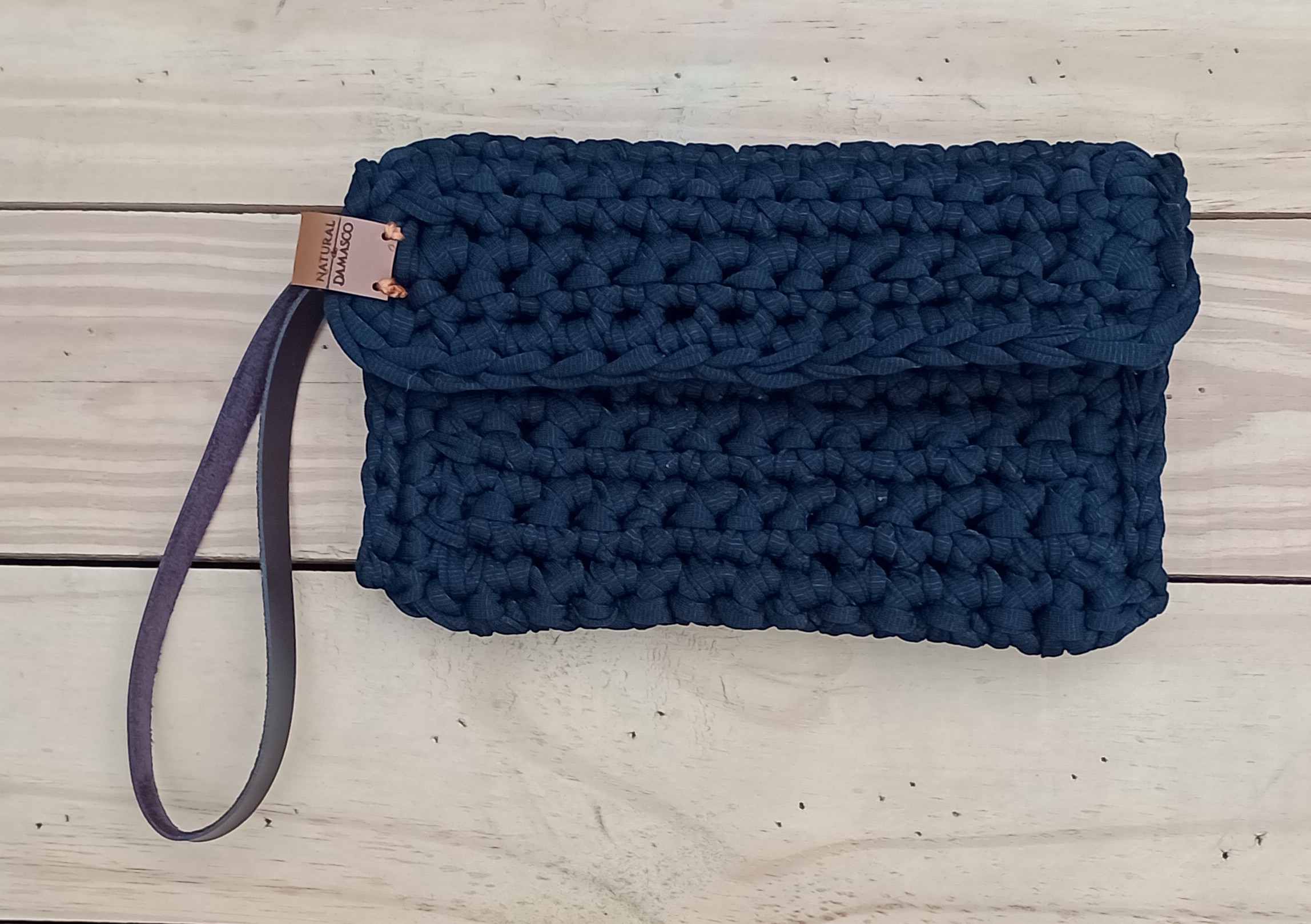 Clutch de Crochê com Alça de Couro - Natural de Damasco