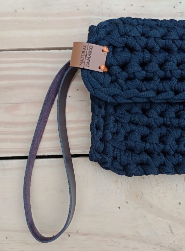 Clutch de Crochê com Alça de Couro - Natural de Damasco - Image 3