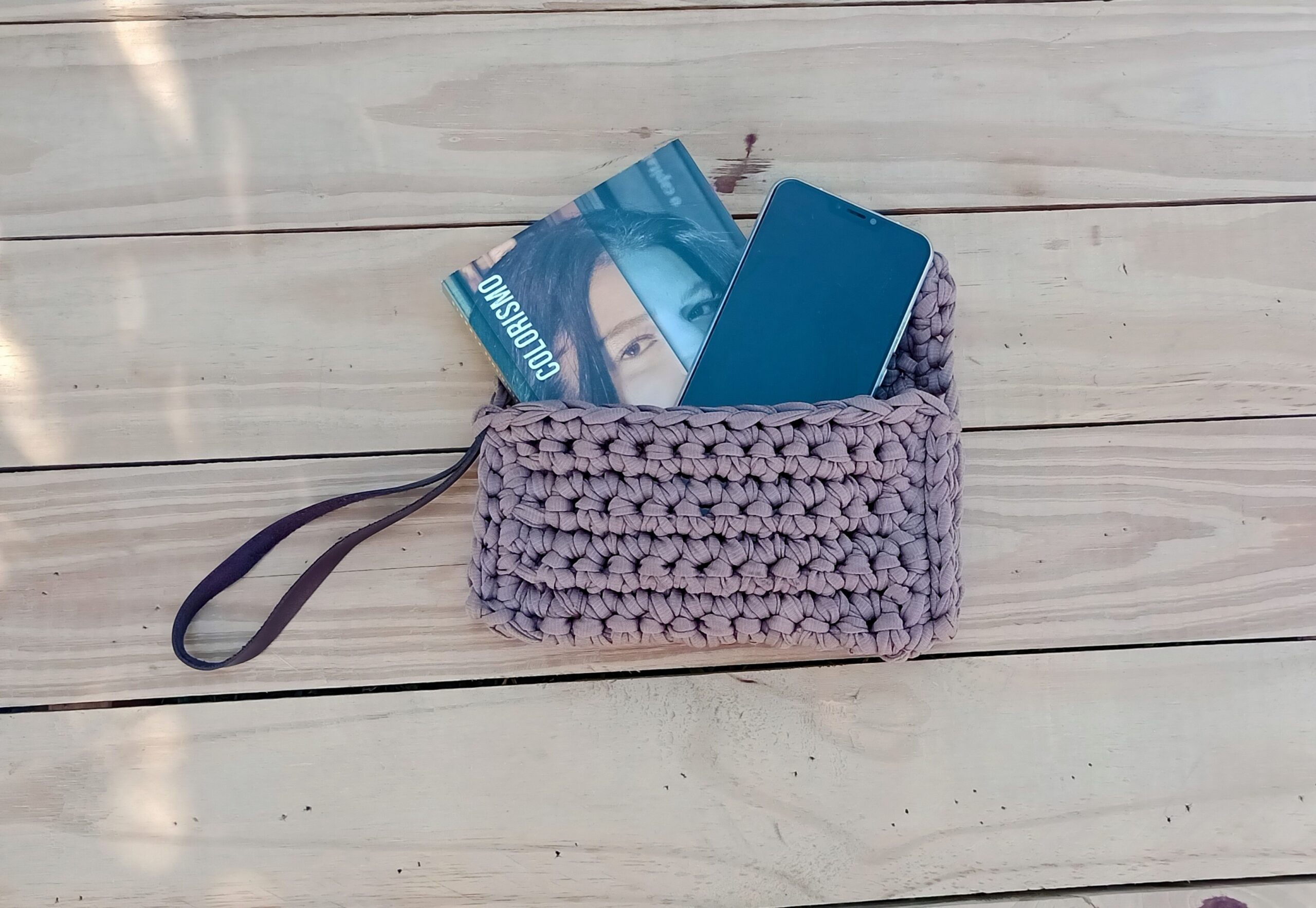 Clutch de Crochê com Alça de Couro - Natural de Damasco - Imagem 4